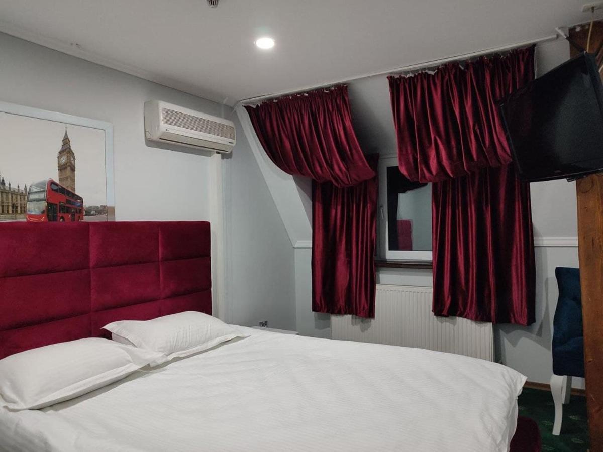 Hotel Leoton Tchernivtsi Extérieur photo