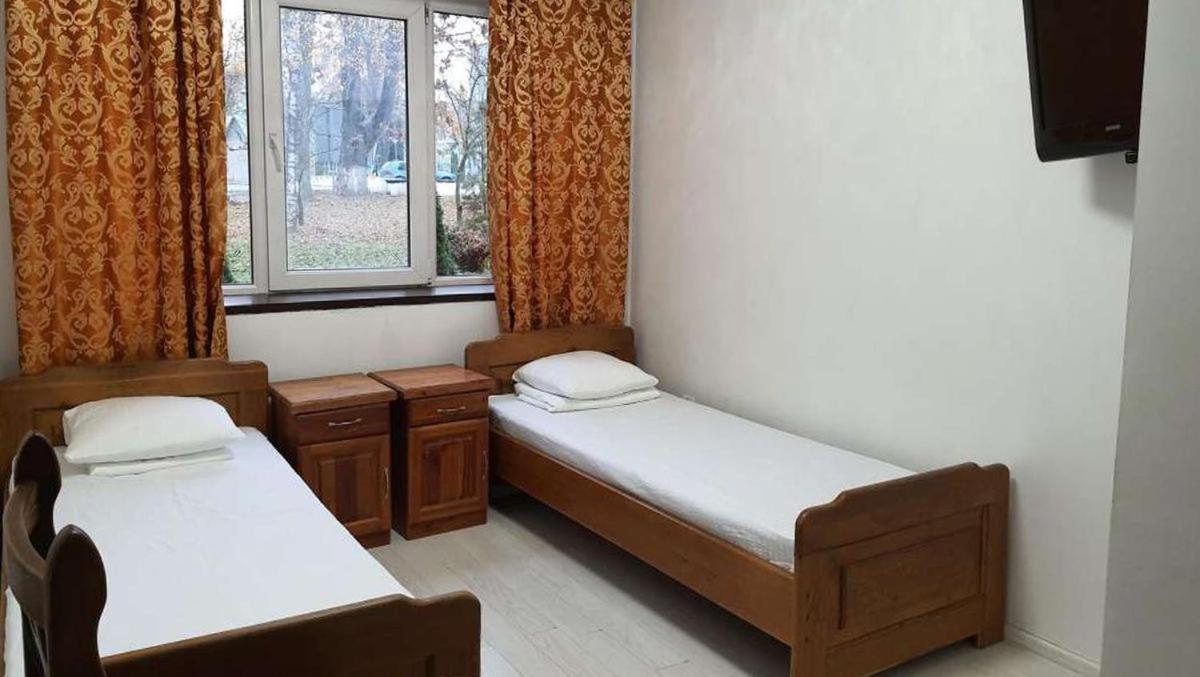 Hotel Leoton Tchernivtsi Extérieur photo