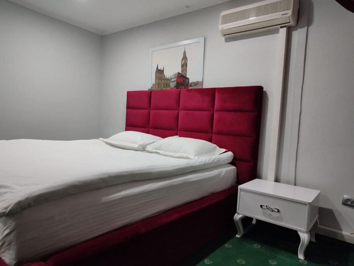 Hotel Leoton Tchernivtsi Extérieur photo