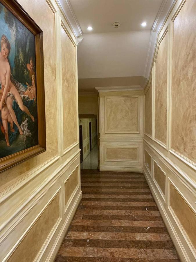 Hotel Leoton Tchernivtsi Extérieur photo