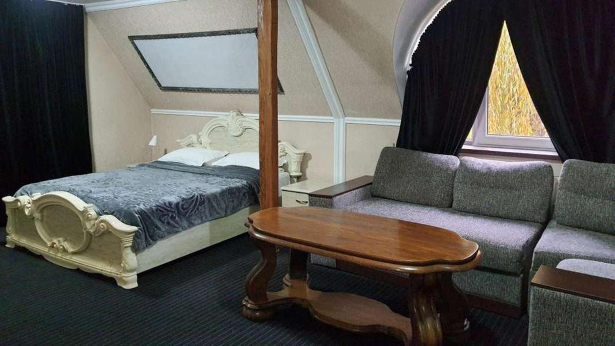 Hotel Leoton Tchernivtsi Extérieur photo