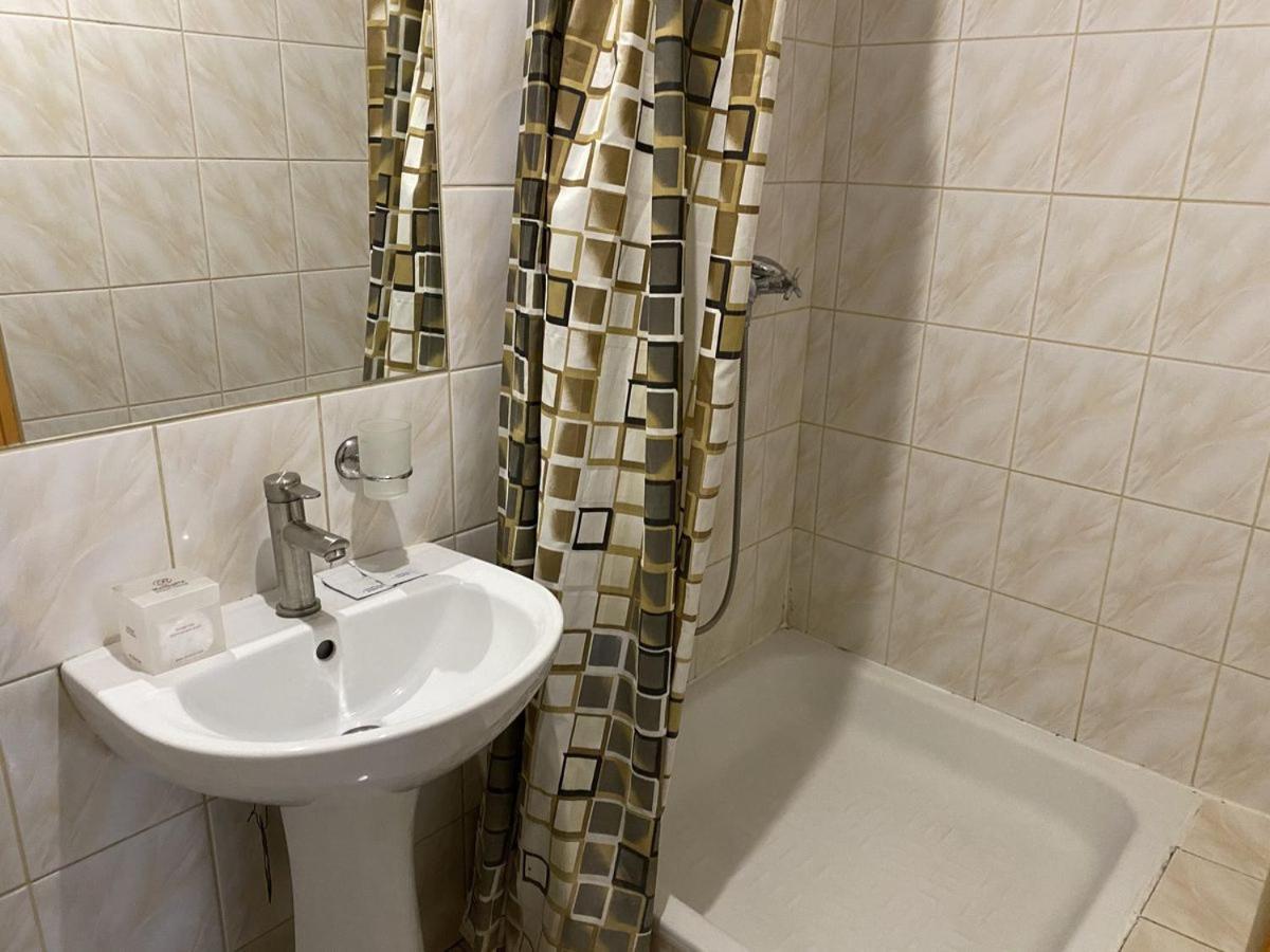 Hotel Leoton Tchernivtsi Extérieur photo