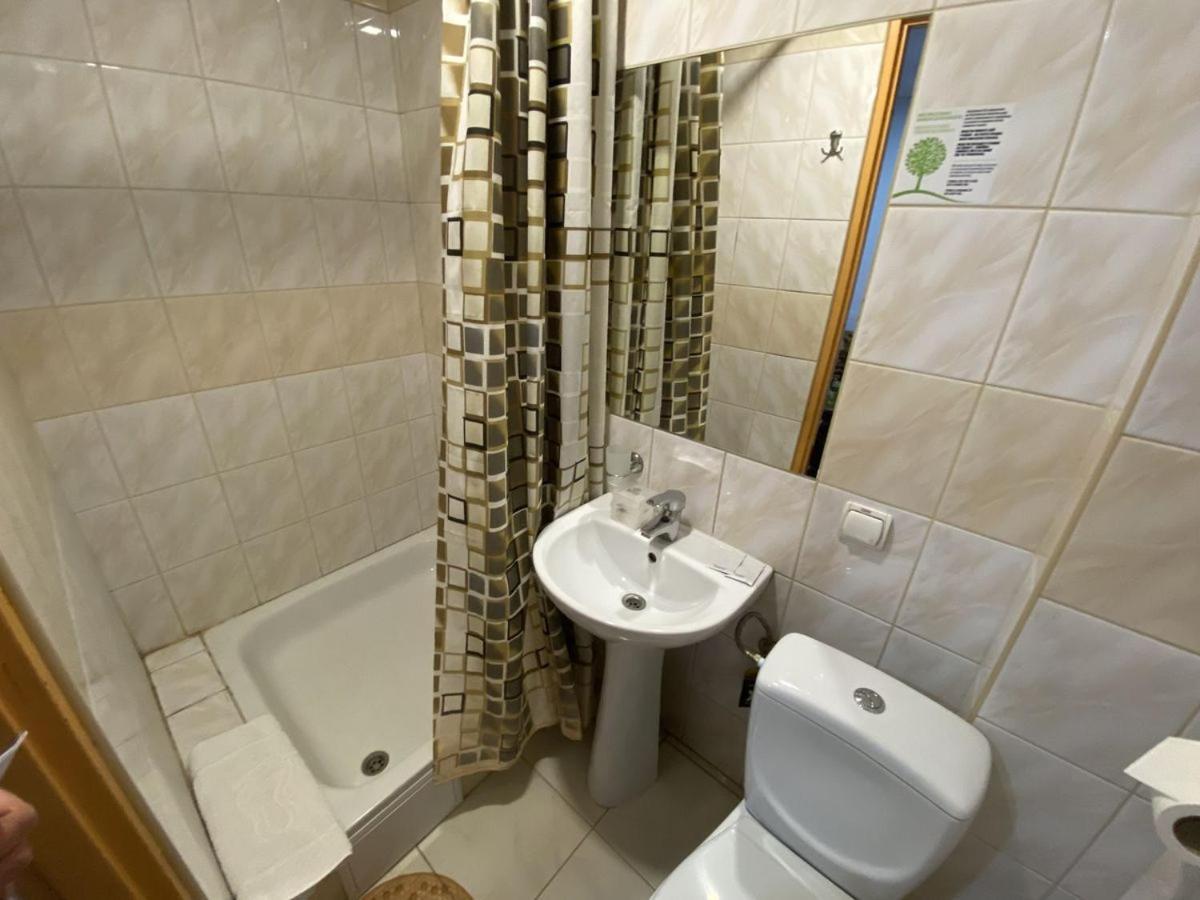 Hotel Leoton Tchernivtsi Extérieur photo